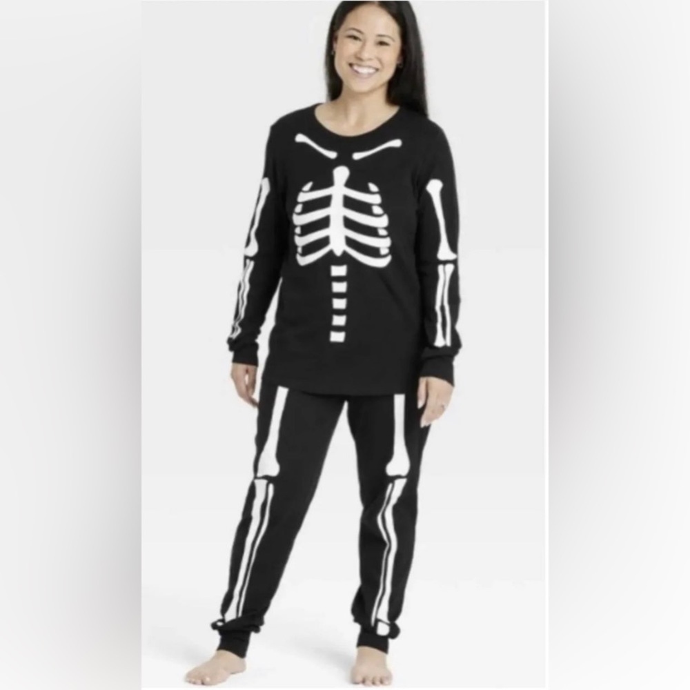 Hyde & EEK! Boutique Black White Skeleton Womens Halloween Pajama Set